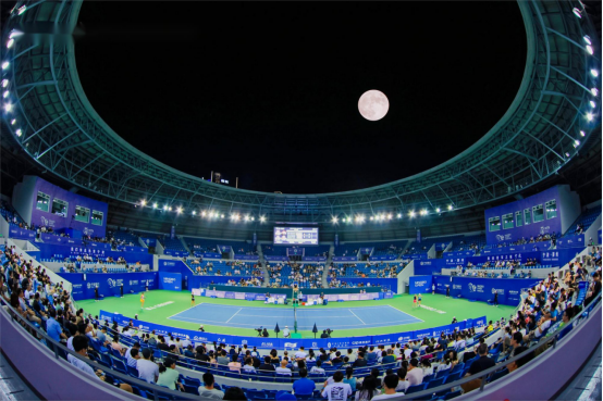 他更是在追 他更是在追