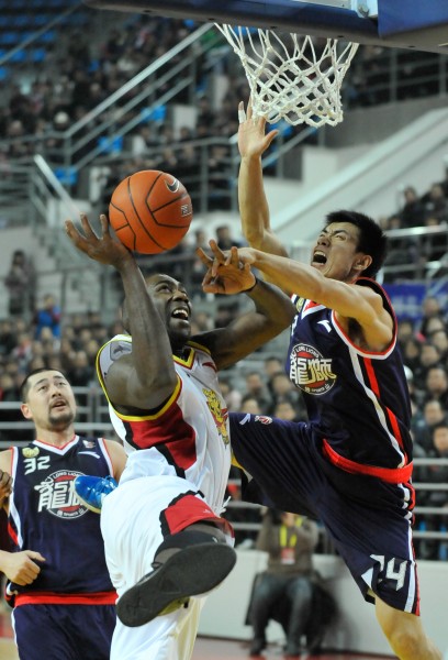 這對他在場 這對他在場